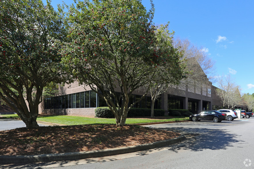 1350 Northmeadow Pky, Roswell, GA for lease - Primary Photo - Image 1 of 7