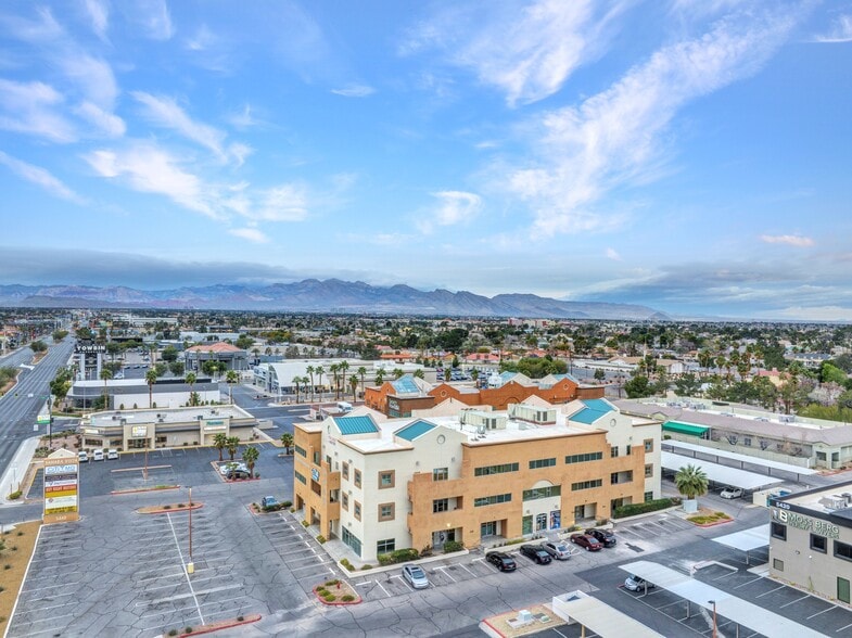 5440 W Sahara Ave, Las Vegas, NV for lease - Building Photo - Image 2 of 21