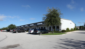 Plus de détails pour 735 NE 19TH Pl, North Fort Myers, FL - Industriel à louer