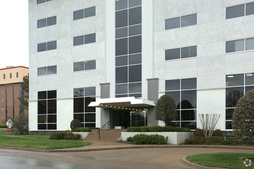 2121 S Columbia Ave, Tulsa, OK à louer - Photo du bâtiment - Image 3 de 6