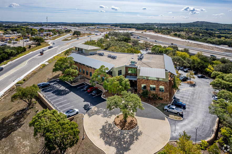 1580 S Main St, Boerne, TX à louer - Photo du b timent - Image 1 de 36