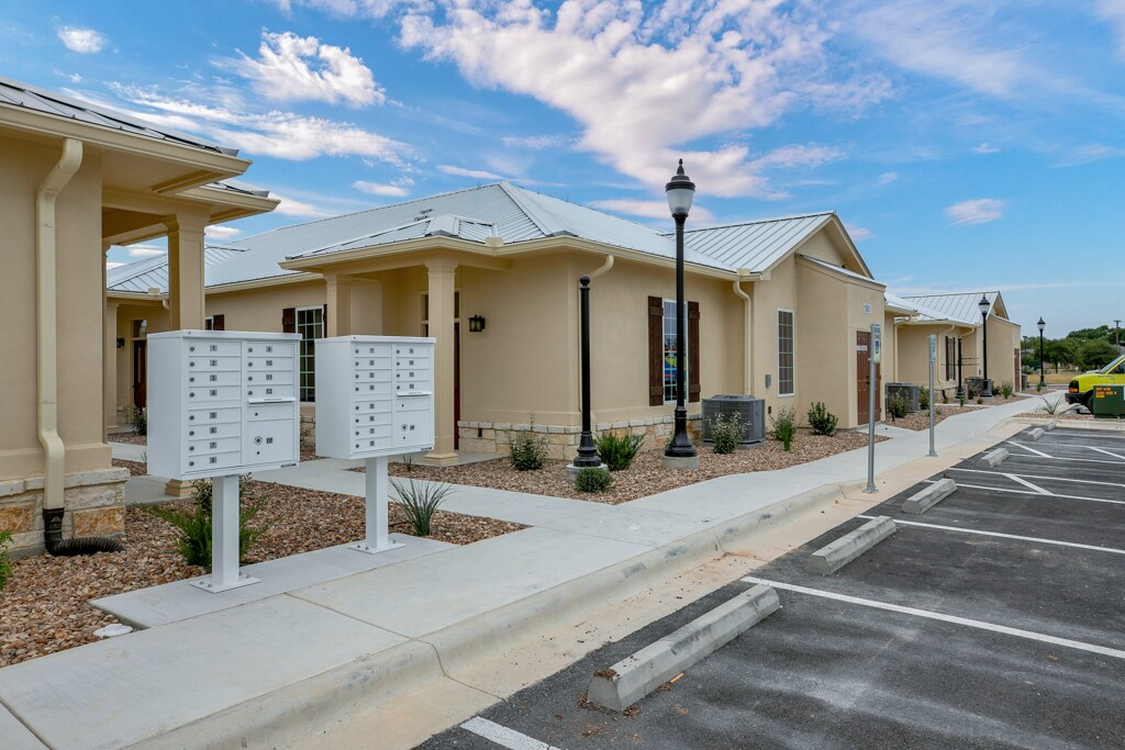 1067 FM 306, New Braunfels, TX à louer Photo principale- Image 1 de 12