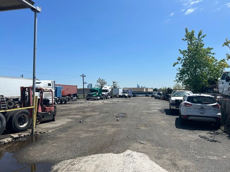 184-188 Doremus Ave, Newark, NJ for sale - Building Photo - Image 3 of 8