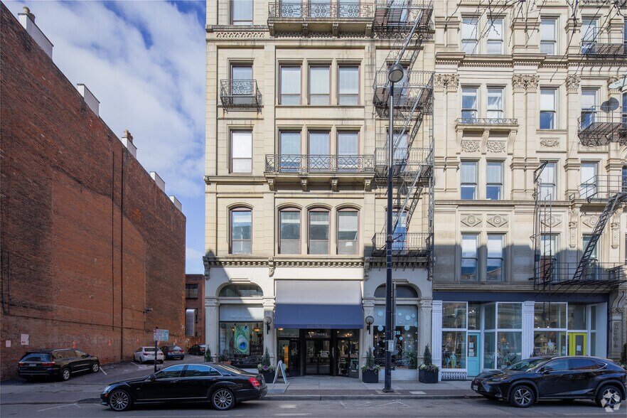 330 W 4th St, Cincinnati, OH à louer - Photo du bâtiment - Image 2 de 4