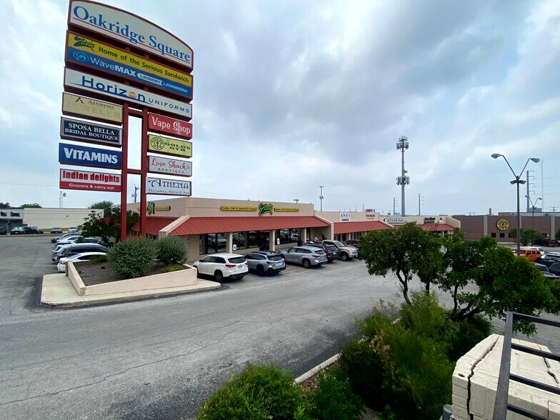 1552-1604 Babcock Rd, San Antonio, TX à louer - Photo du bâtiment - Image 3 de 7