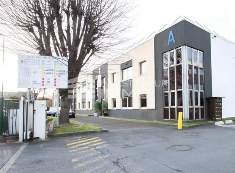 Office in Gennevilliers for lease - Building Photo - Image 1 of 3