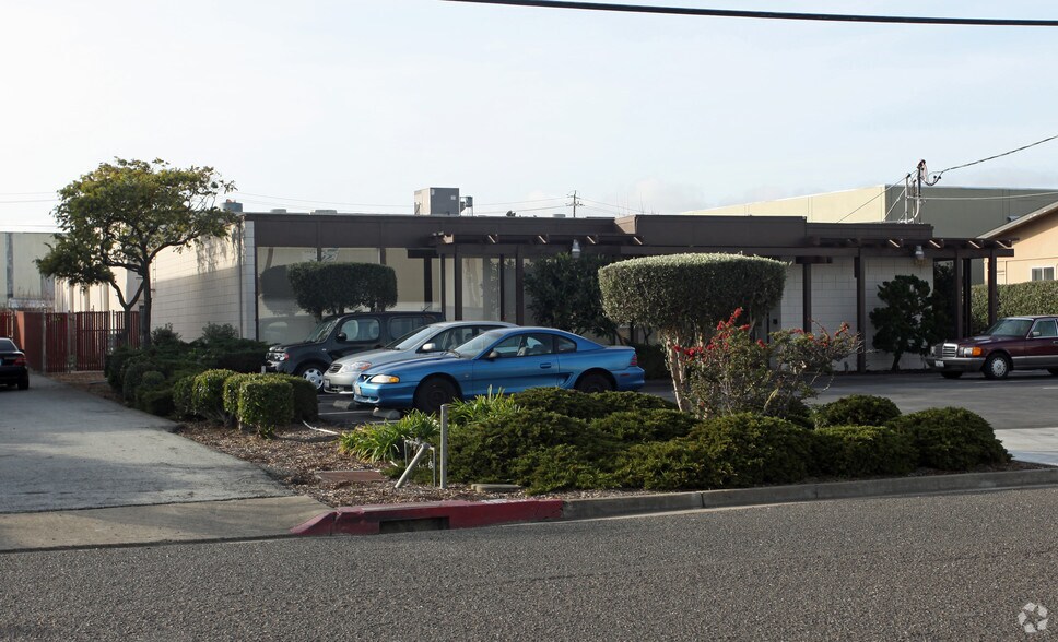 138 W Harris Ave, South San Francisco, CA for lease - Primary Photo - Image 1 of 2