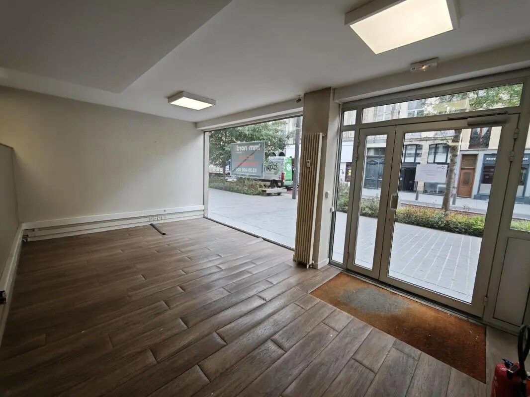 Retail in Lille for lease Interior Photo- Image 1 of 7