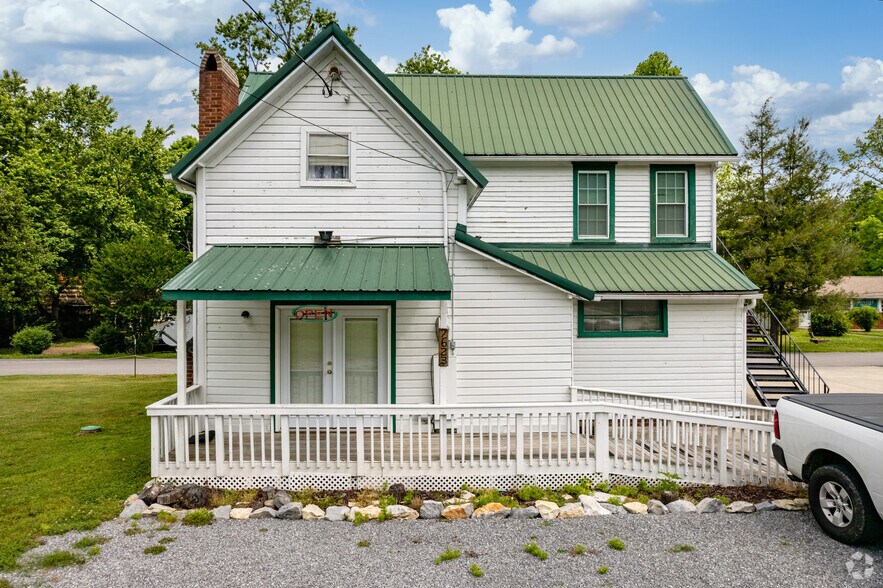 7547 E Lamar Alexander Pky, Townsend, TN à vendre - Photo du bâtiment - Image 2 de 4