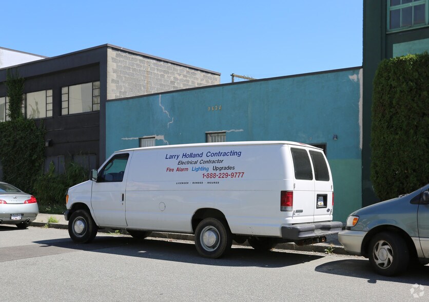 1628 Pandora St, Vancouver, BC à louer - Photo du bâtiment - Image 3 de 6