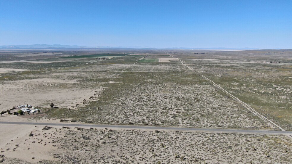 East Ave. K/117 Street East, Lancaster, CA à vendre - Photo du bâtiment - Image 2 de 4