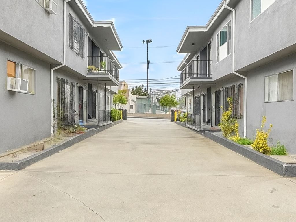 2710 Queen St, Los Angeles, CA for sale Building Photo- Image 1 of 5