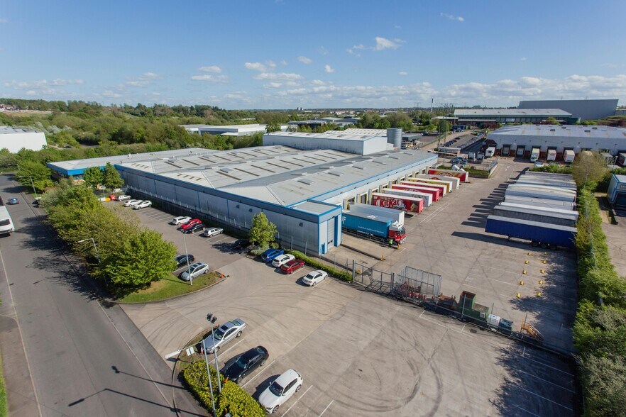 Cosford Ln, Rugby à louer - Photo du bâtiment - Image 1 de 5