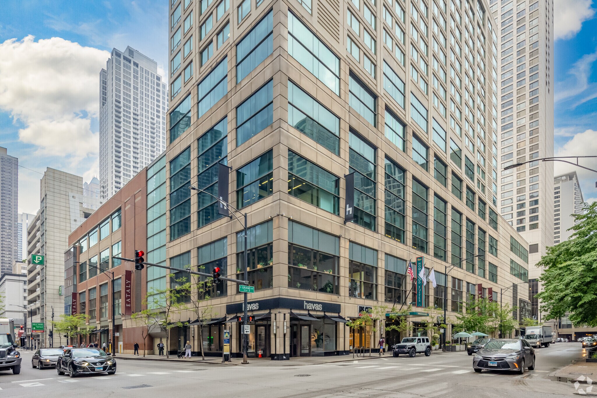 36 E Grand Ave, Chicago, IL à louer Photo principale- Image 1 de 11