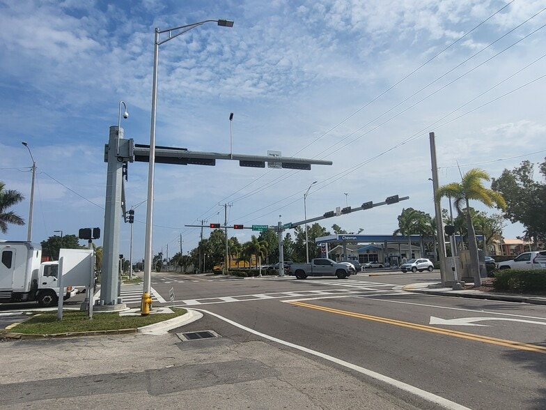 2960 S Cleveland Ave, Fort Myers, FL à louer - Photo du bâtiment - Image 3 de 11