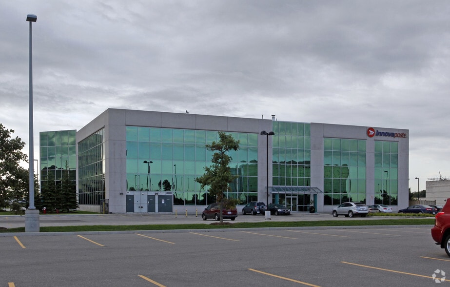 5280 Solar Dr, Mississauga, ON à vendre - Photo du bâtiment - Image 2 de 16
