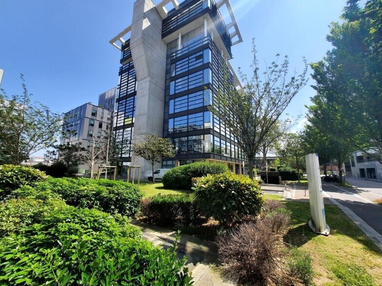 Office in Rouen for lease - Building Photo - Image 1 of 9