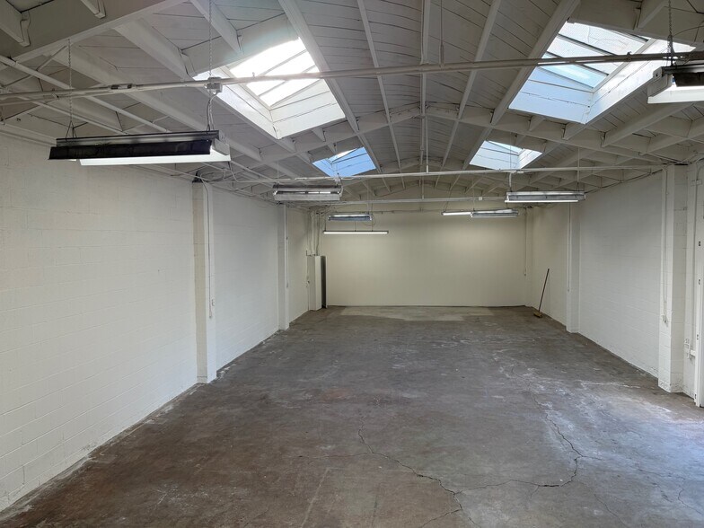 5656 W Washington Blvd, Los Angeles, CA à louer - Photo du bâtiment - Image 2 de 13