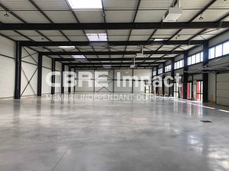 Flex in Longvic for lease - Interior Photo - Image 2 of 8