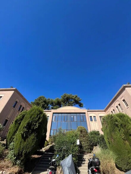 Office in Marseille for lease - Building Photo - Image 3 of 21
