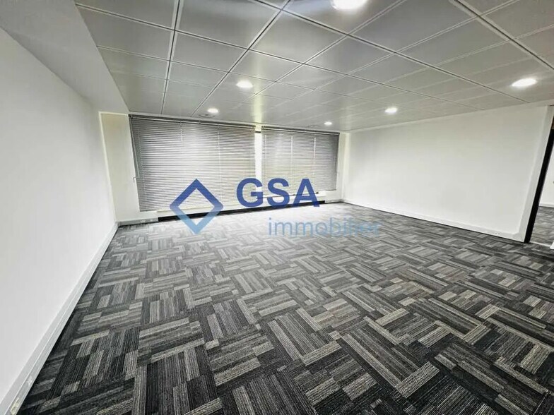 Bureau dans Évry-Courcouronnes à vendre - Photo intérieure - Image 2 de 9