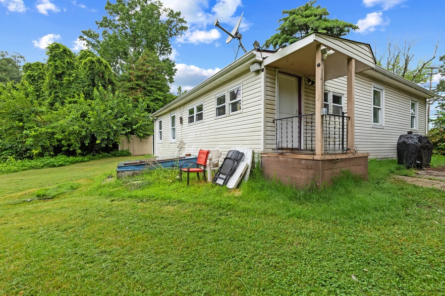 8002 Fort Smallwood Rd, Baltimore, MD for sale - Building Photo - Image 3 of 17