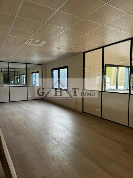 Office in Neuilly-sur-Marne for lease - Interior Photo - Image 3 of 3