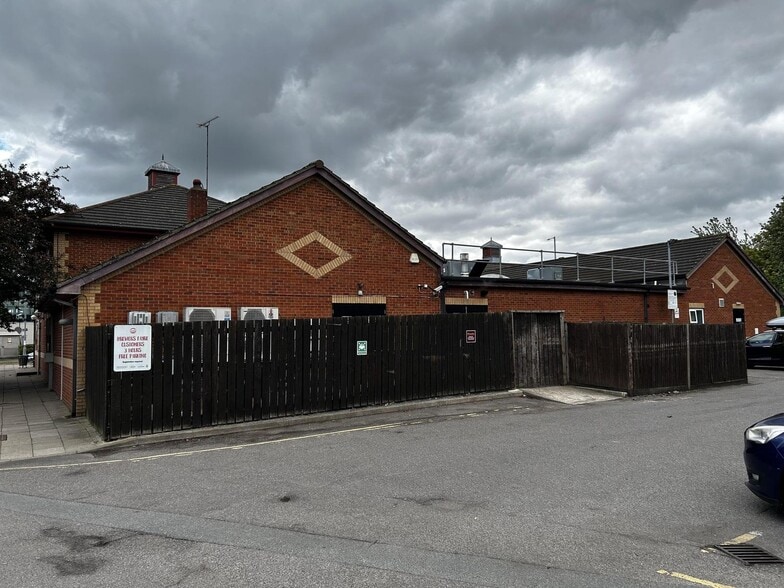Howard Rd, Grays à vendre - Photo du bâtiment - Image 2 de 13