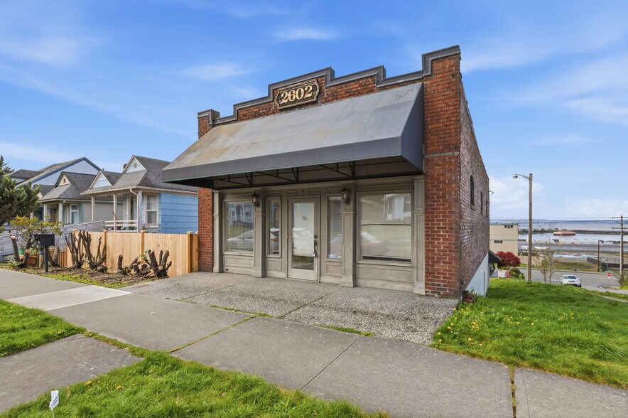 2602 Grand Ave, Everett, WA à vendre - Photo du bâtiment - Image 2 de 36