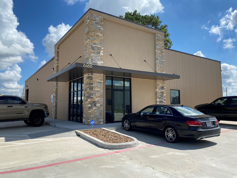 8466 N Sam Houston Pky W, Houston, TX for lease - Building Photo - Image 1 of 6