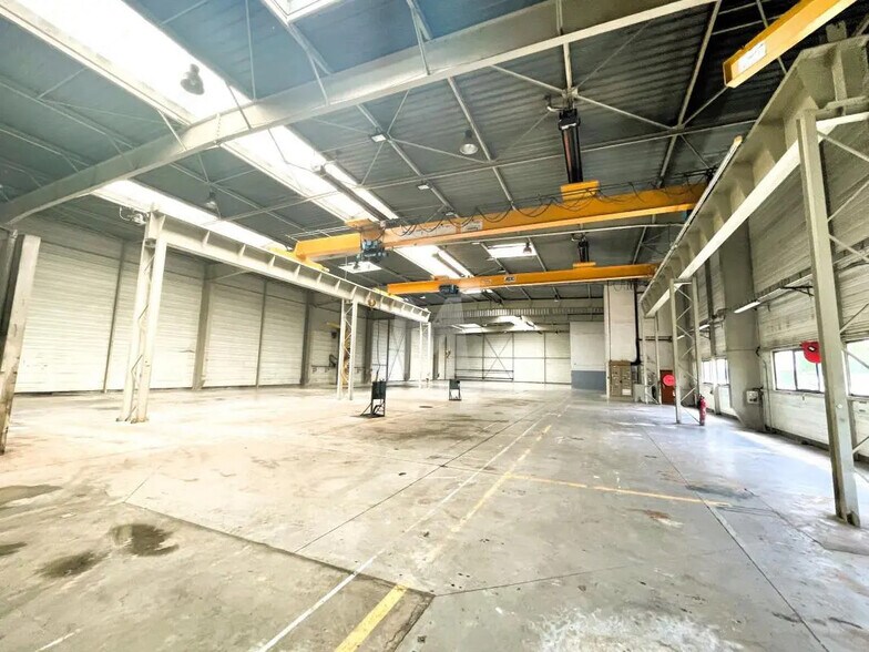 Bureau dans Lisses à louer - Photo du bâtiment - Image 2 de 4