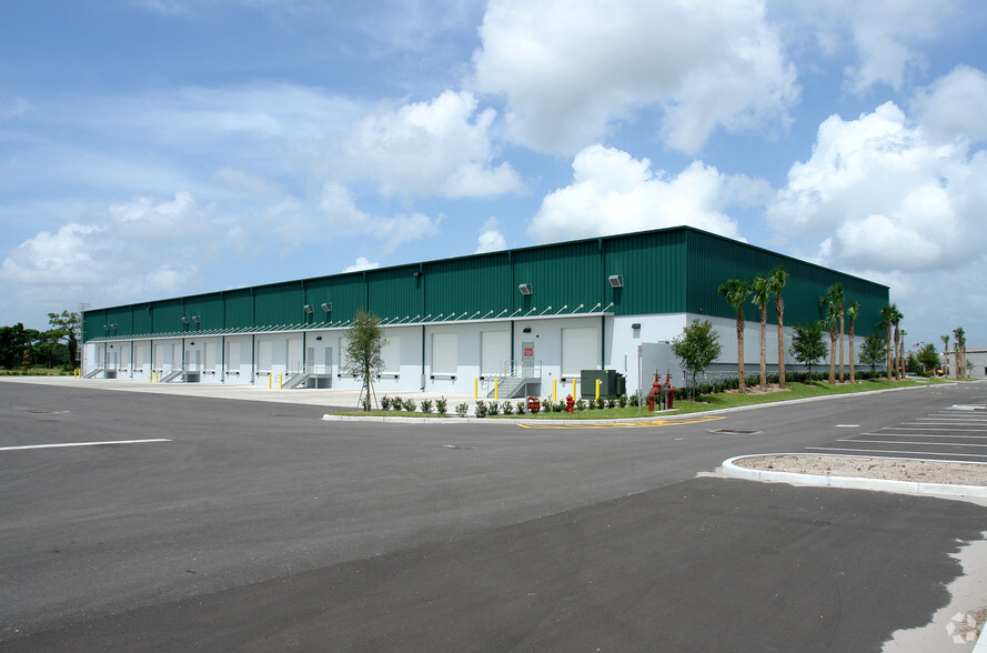 1750-1764 Business Center Ln, Kissimmee, FL à vendre - Photo principale - Image 1 de 1