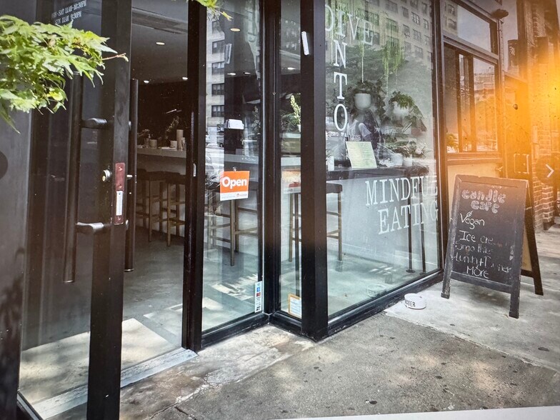 388 Third Ave, New York, NY à louer - Photo du bâtiment - Image 2 de 6