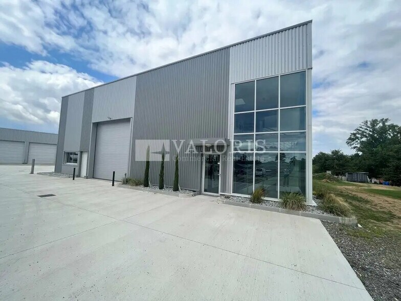 Flex dans Vourles à louer - Photo du bâtiment - Image 3 de 12