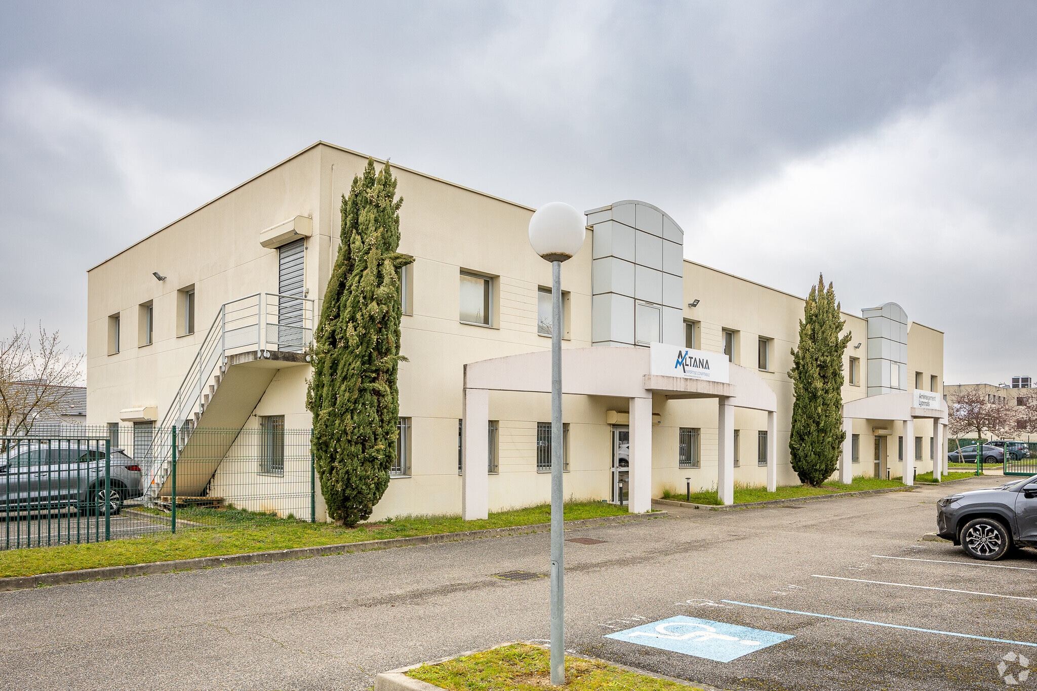 30 Rue Champ Dolin, Saint-Priest à vendre Photo du bâtiment- Image 1 de 8