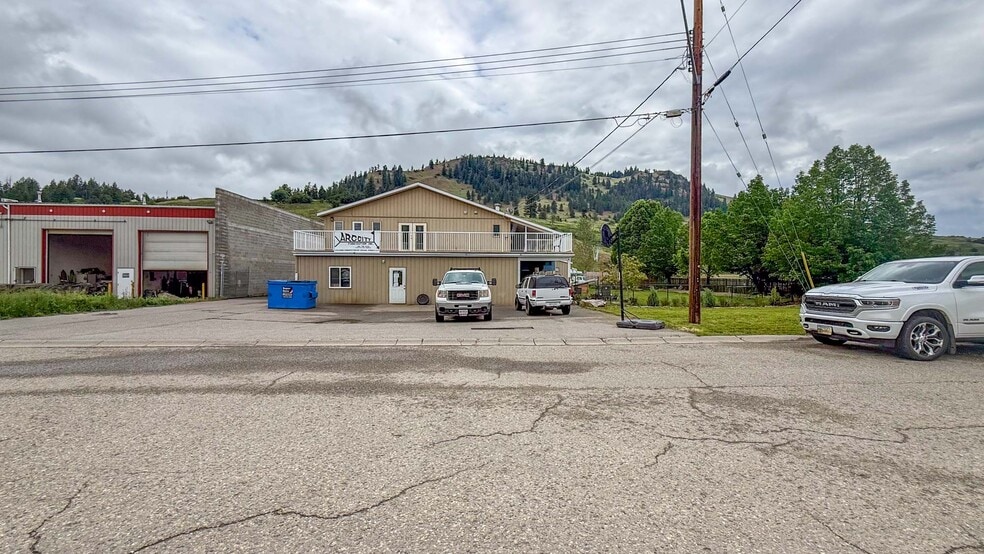 1415 Dyffryn Rd, Lumby, BC for sale - Building Photo - Image 3 of 24