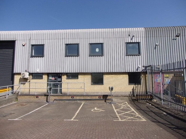 Oliver Close, Grays à louer - Photo du bâtiment - Image 3 de 3