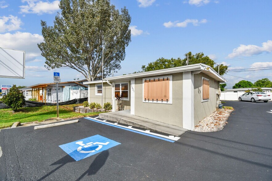 11621 Seminole Blvd, Seminole, FL for sale - Primary Photo - Image 1 of 3