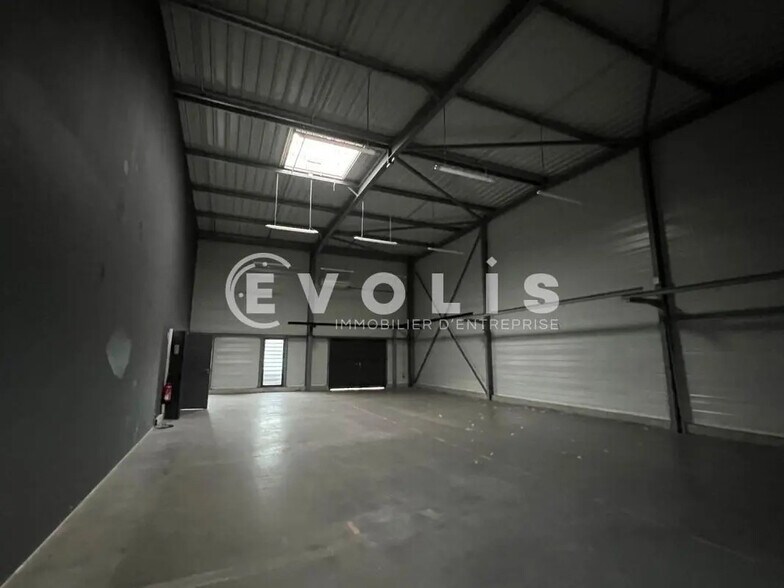 Flex in Le Haillan for lease - Interior Photo - Image 2 of 10