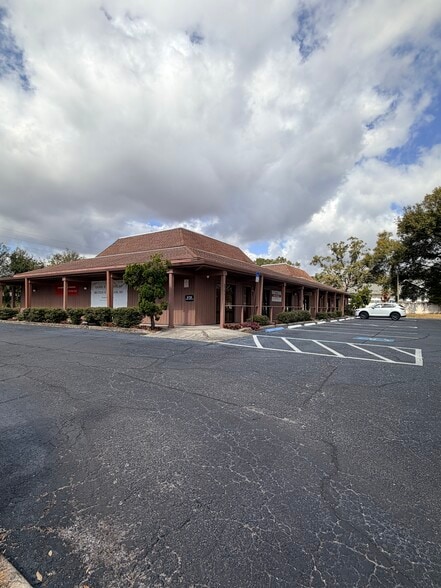 6725 Cedarridge Dr, Zephyrhills, FL for lease - Building Photo - Image 3 of 11