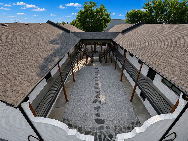 1150 S Quaker Ave, Tulsa, OK for sale - Building Photo - Image 2 of 24