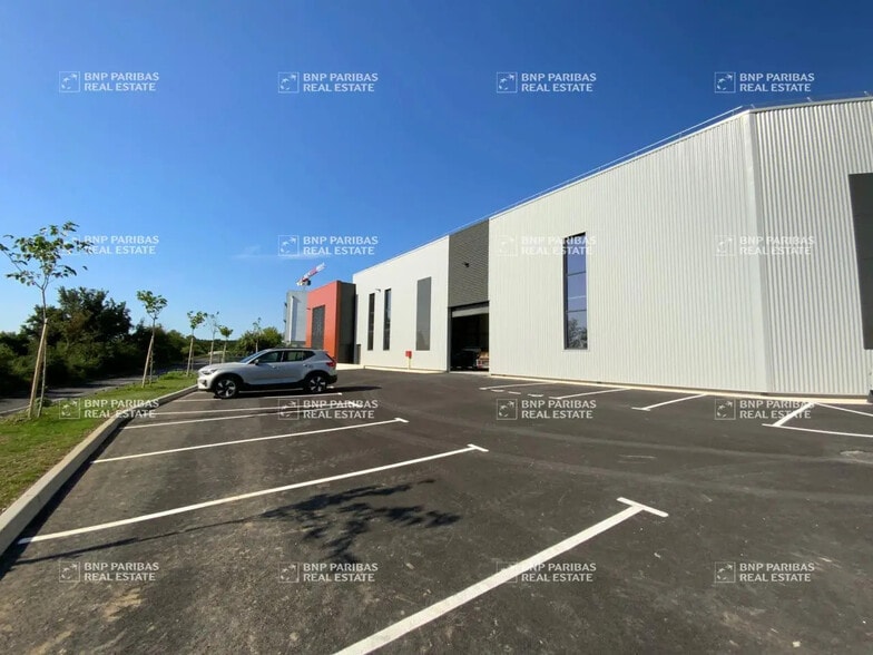 25 Rue Du Mollaret, Saint-Quentin-Fallavier for sale - Building Photo - Image 1 of 16