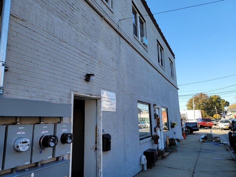 22 Van Buren Ave, Floral Park, NY for lease - Primary Photo - Image 1 of 29