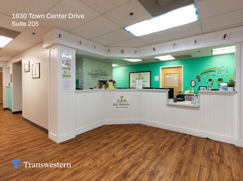 1830 Town Center Dr, Reston, VA for sale - Interior Photo - Image 3 of 17