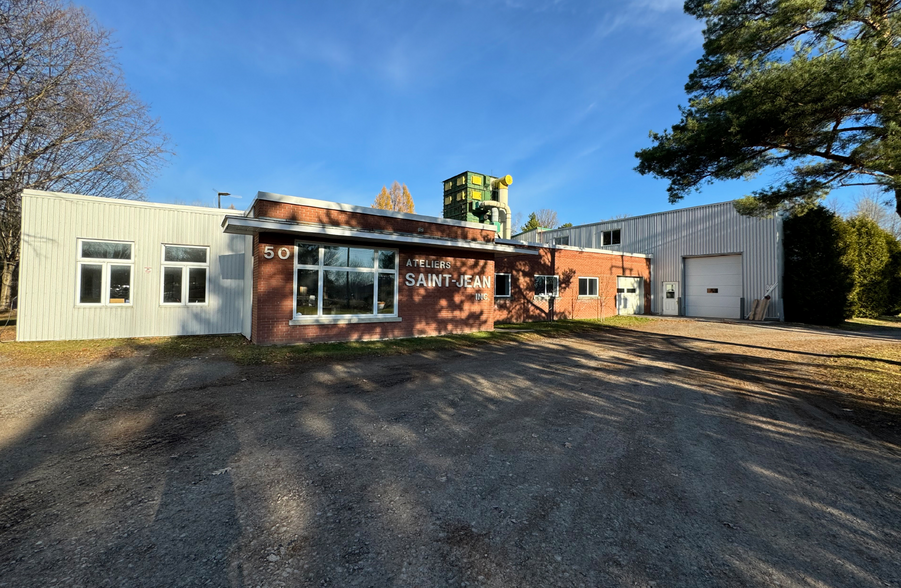 50 Rue Notre-Dame, Berthierville, QC for lease - Primary Photo - Image 1 of 6