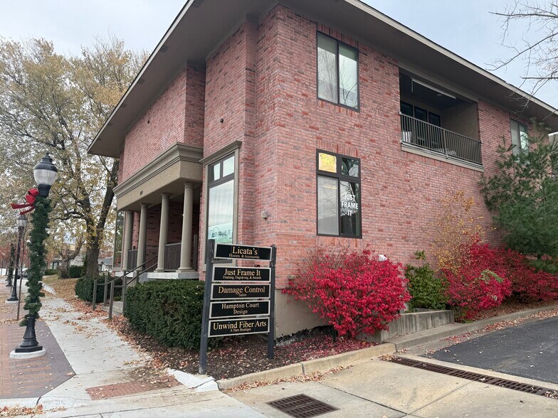 207 3rd st, Lee's Summit, MO à louer - Photo du bâtiment - Image 2 de 20