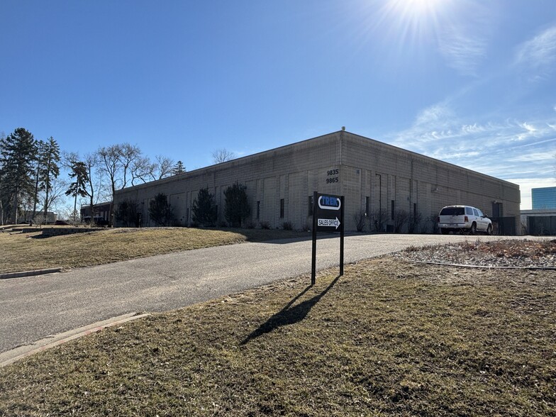 9865 10th Ave N, Plymouth, MN for lease - Building Photo - Image 2 of 7