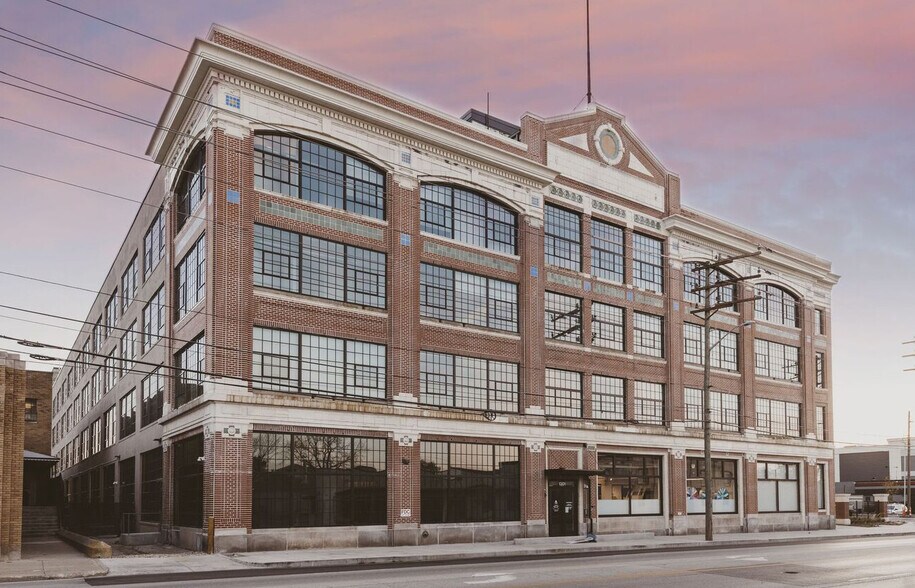 1301 E Washington St, Indianapolis, IN à louer - Photo du bâtiment - Image 2 de 2