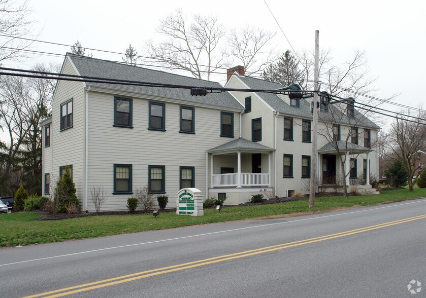 716 W Germantown Pike, Norristown, PA à louer - Photo du bâtiment - Image 2 de 7