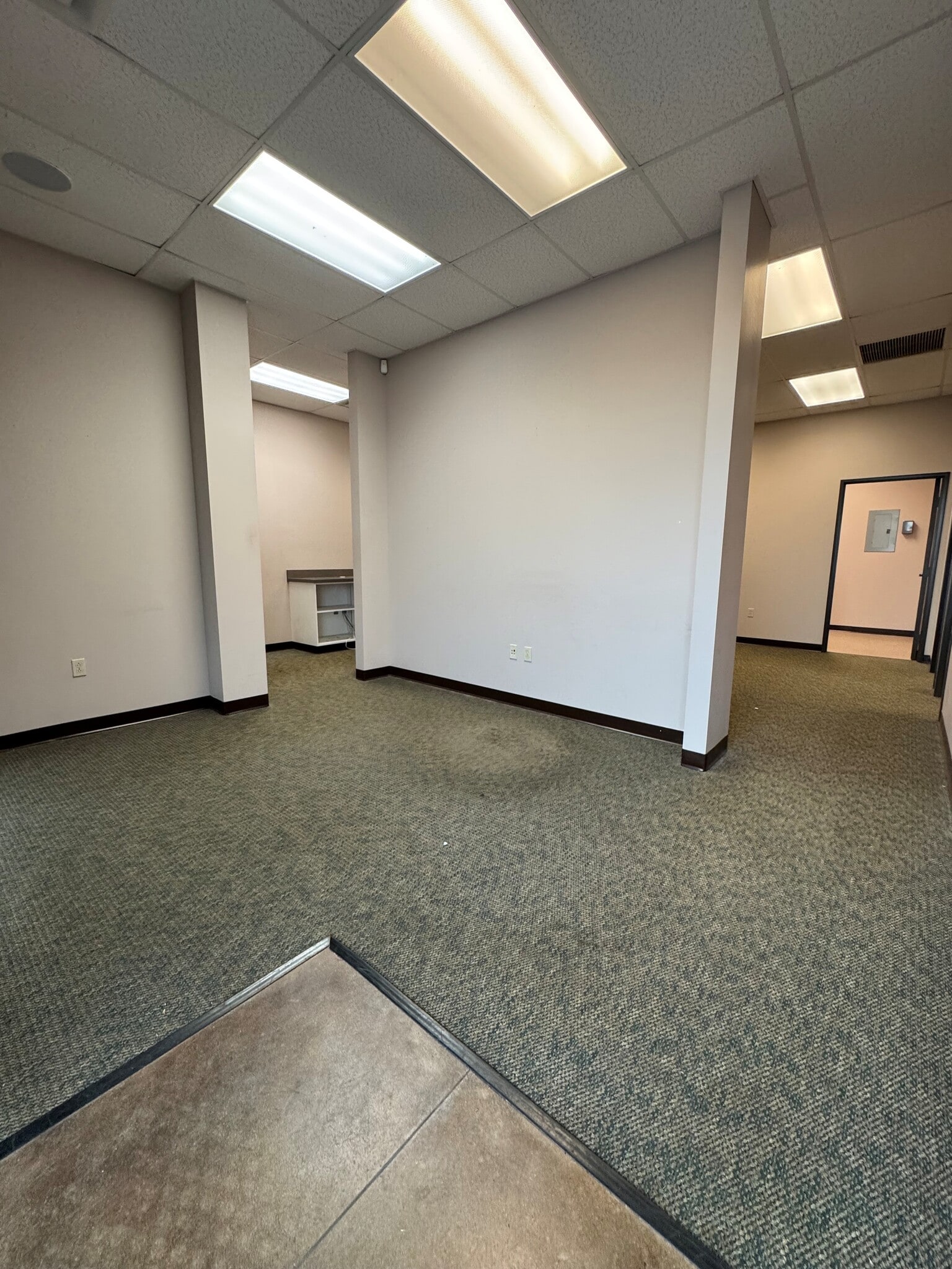 13100 Colony Pointe Dr, Yukon, OK for lease Interior Photo- Image 1 of 4